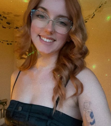 金髪のホットな妻オンリーファンズ HD 画像