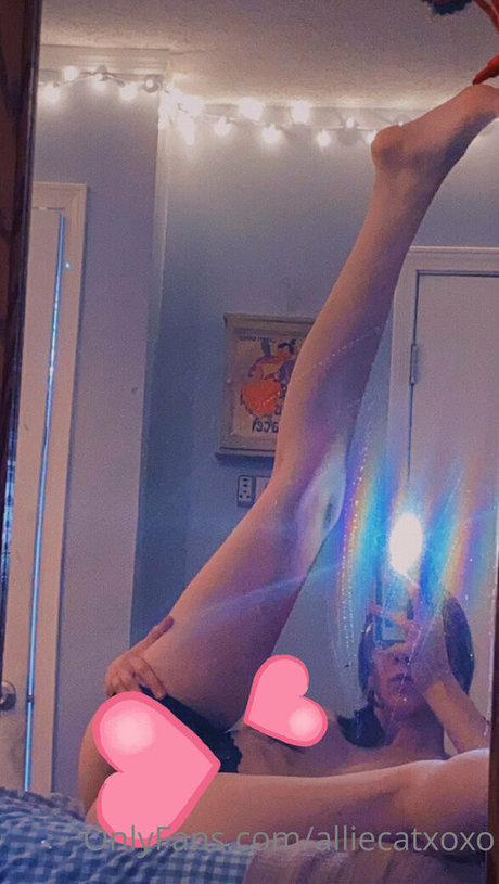 alliecatxoxo xxxモデル 写真
