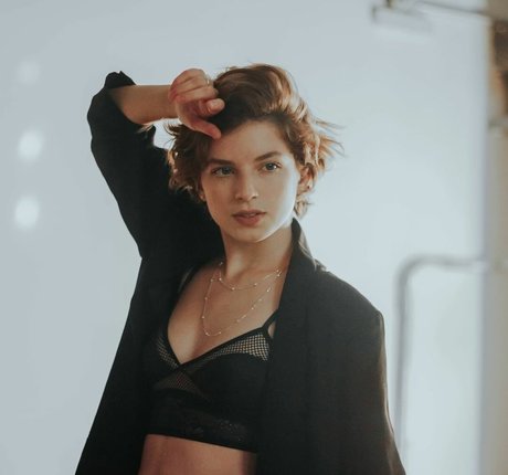 Karina Martins ポルノモデル 写真