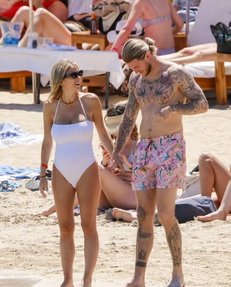 乳首 オンリーファンズ ヌード 画像