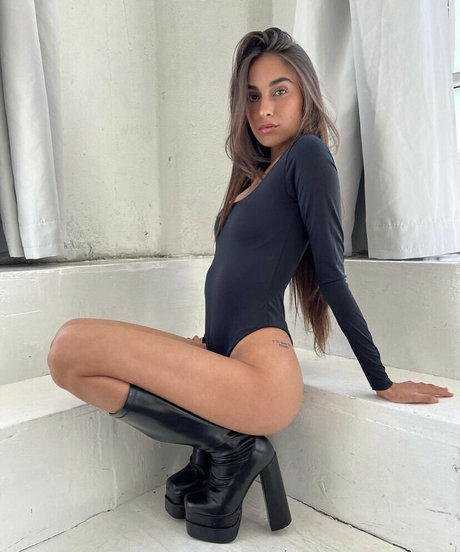 Nikki Jayy トップモデル 画像