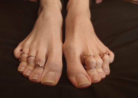 小柄な足オンリーファンズ 無料アダルト 写真