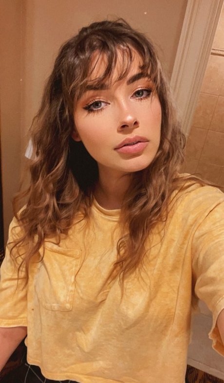 スキニーモデルオンリーファンズ アダルト無料 写真