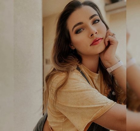 Justseum 裸のポルノスター 画像