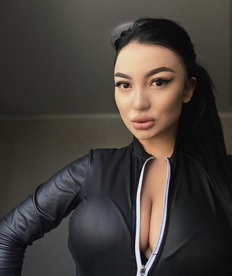 Dakarimova Zhansaya HDモデル 写真