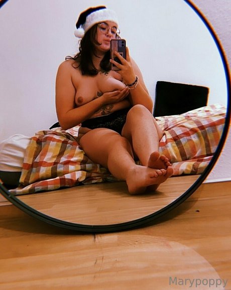 marypoppy 裸の女優 画像