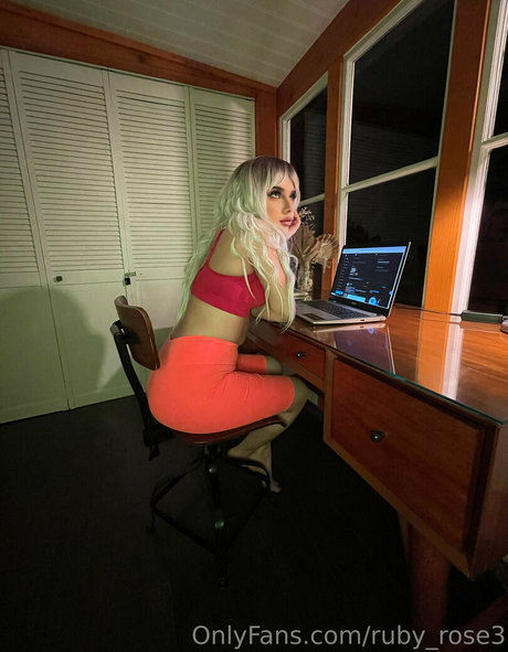 ruby rose3 ポルノモデル 画像