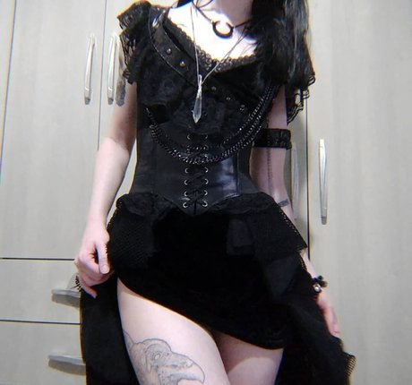 Marina Von Blume ポルノスター アート 画像