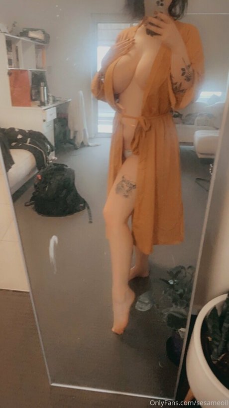 セクシーな妻オンリーファンズ ヌード 画像