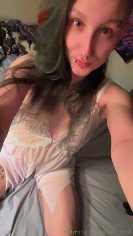 ナースオンリーファンズ ヌード 写真