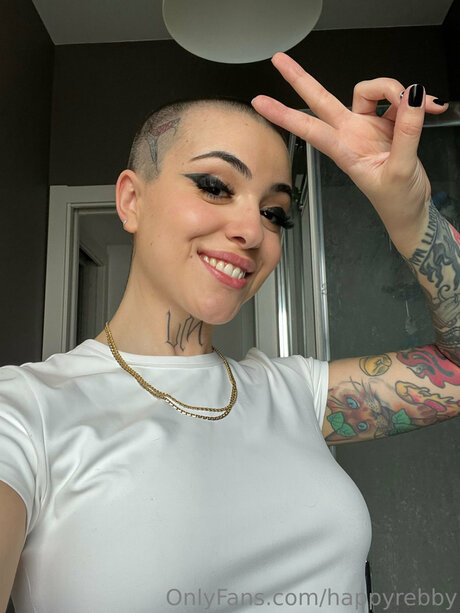 Happyrebby ポルノ女優 写真