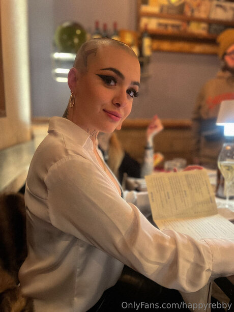 Happyrebby セクシーモデル 画像