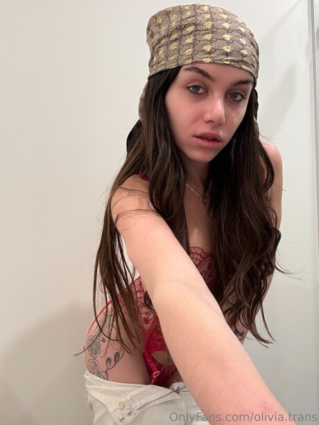 Olivia Trans HDスター 写真