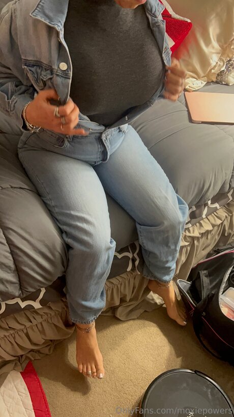 アンダーグラウンドオンリーファンズ セクシー 写真