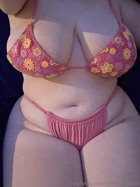 セクシーなブルネットのオンリーファンズ ポルノ 写真