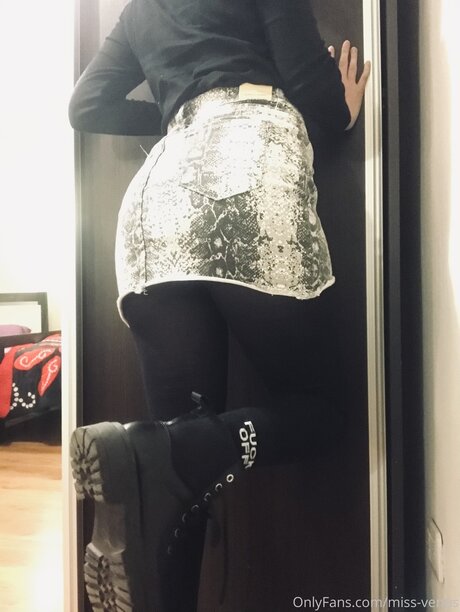 Miss Venus 裸の女優 写真