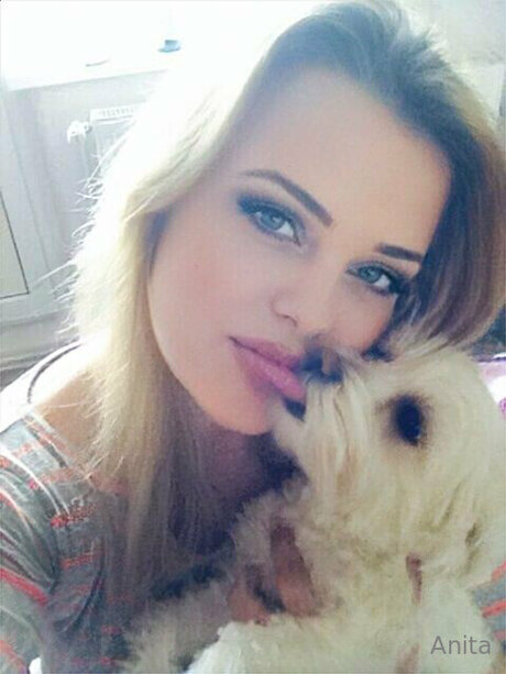 エモな痴女オンリーファンズ ヌード 画像