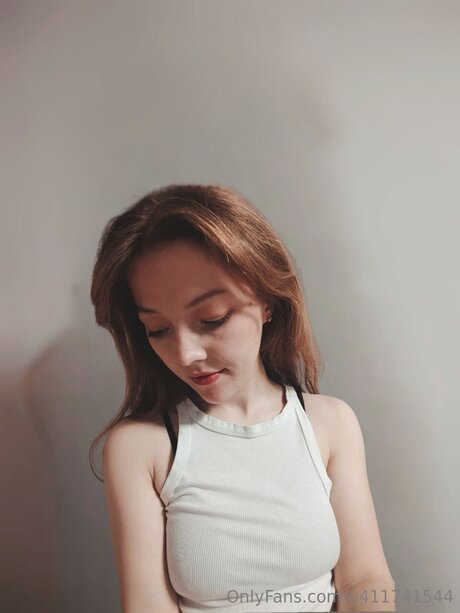 U411741544 ホット女優 画像