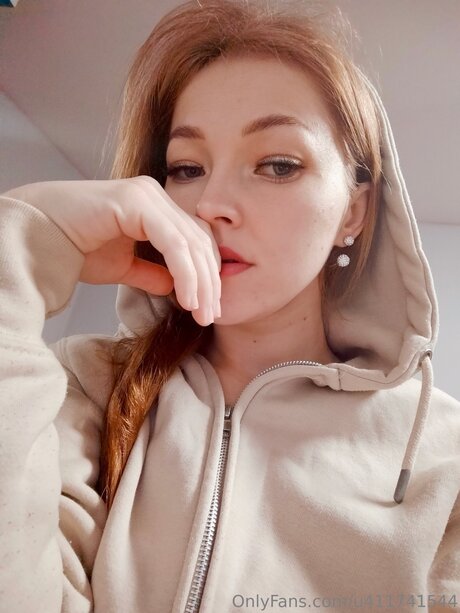 U411741544 美しいモデル 写真