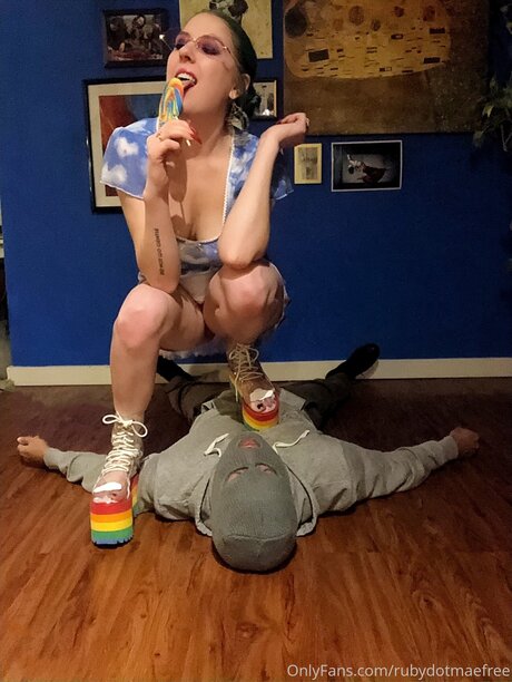 アナルを食べるオンリーファンズ セクシーヌード 写真