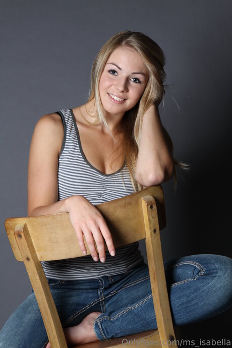 Ms Isabella ポルノモデル 写真
