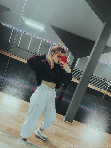 Liabadbarbiefree セクシーなスター 写真