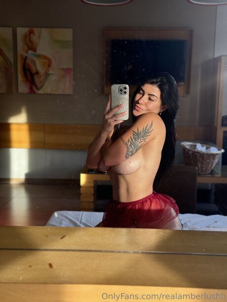 Realamberlushh スター ヌード 写真