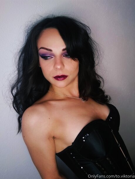 To Viktoria ポルノモデル 画像
