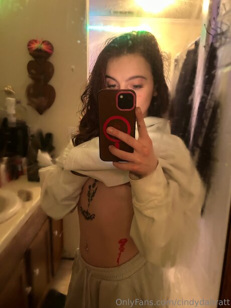 黒髪の熟女オンリーファンズ アダルト 画像