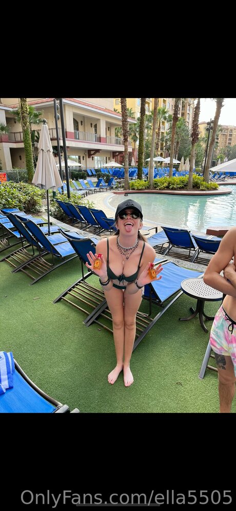 黒檀の熟女オンリーファンズ 美しいヌード 写真