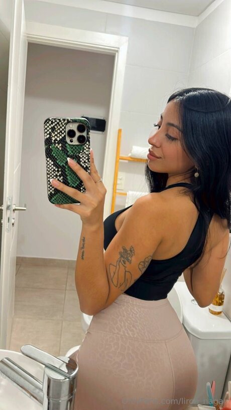 ブロンドのお尻オンリーファンズ ホットセクシー 画像