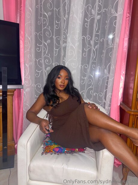 ヌード熟女オンリーファンズ セクシー 写真