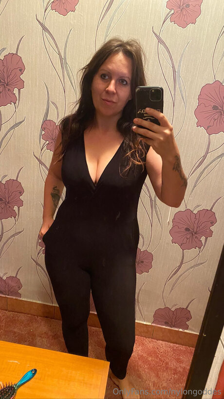 Nylongoddes 裸の女優 写真