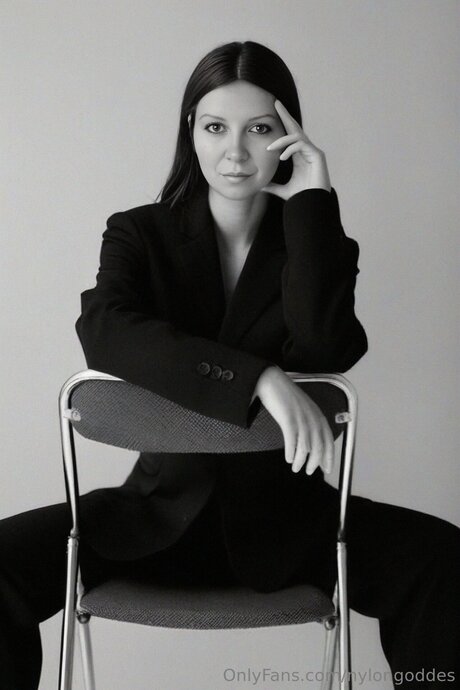 Nylongoddes ポルノ女優 ギャラリー