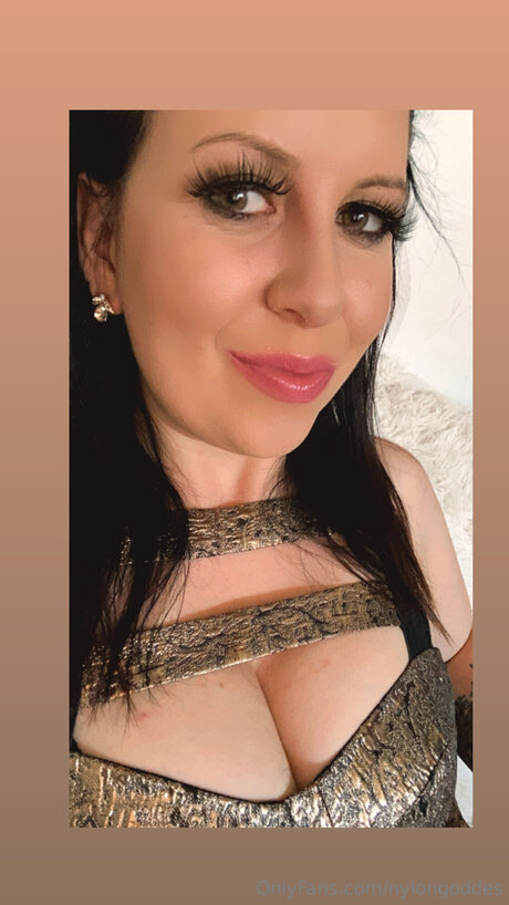 Nylongoddes ポルノスター ホット 画像