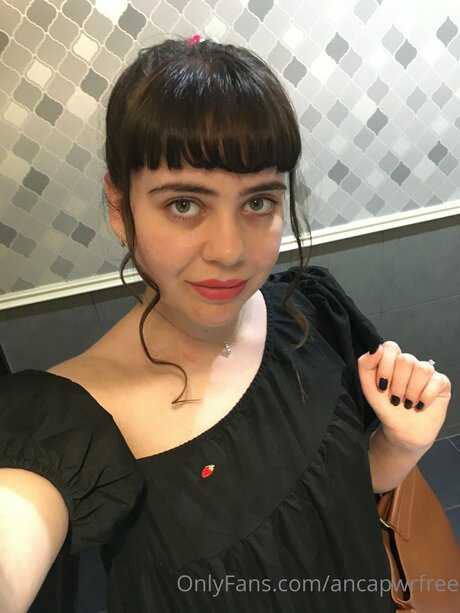 Ancapwrfree 美しい女優 写真