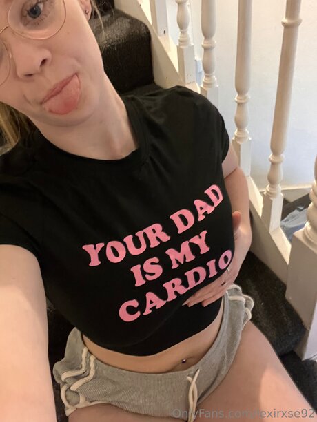 乳首 オンリーファンズ セクシー 画像