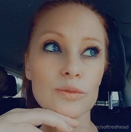 Softredhead 女優 写真