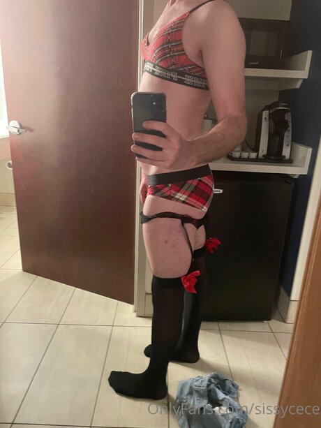 曲線美の女の子オンリーファンズ 美しいヌード 画像