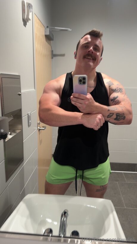 小柄な足オンリーファンズ 美しいヌード 画像