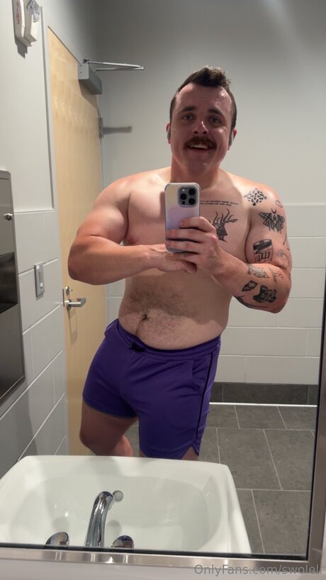 Swoleli アートモデル 写真