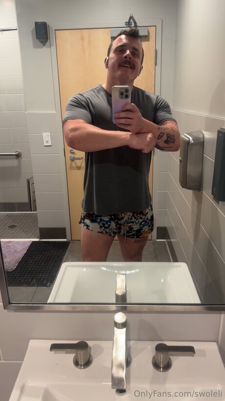 Swoleli ポルノスター アダルト 写真