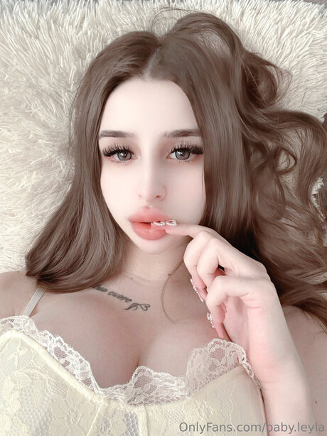 Baby Leyla ポルノモデル 写真