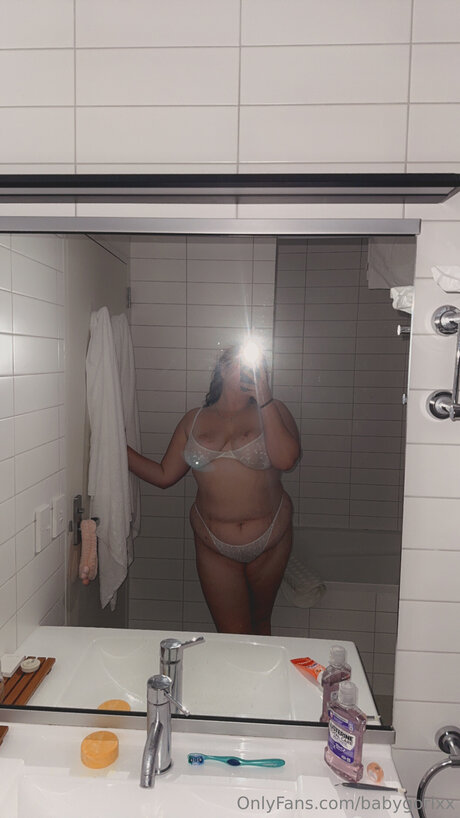 巨乳タトゥーオンリーファンズ 素敵 画像