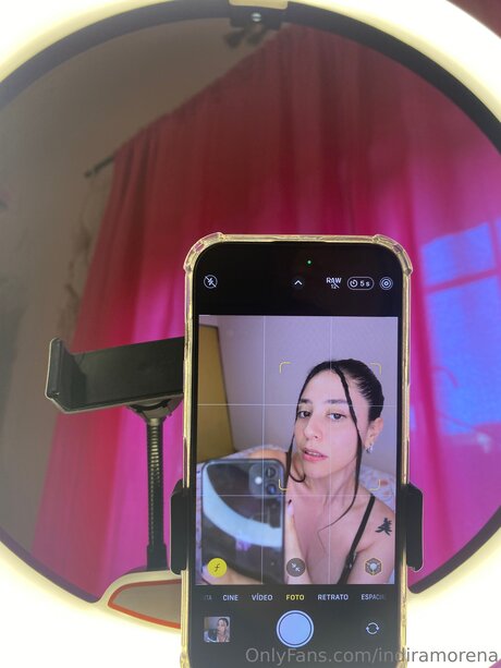 Indiramorena かわいいポルノスター 写真