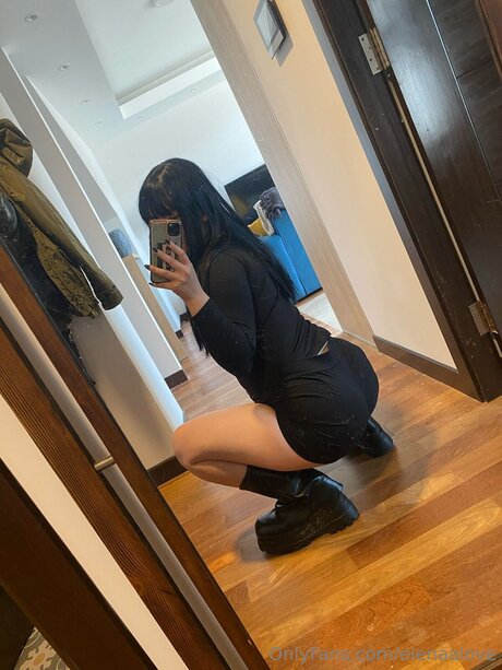 Elenaalove ポルノスター 可愛い 写真