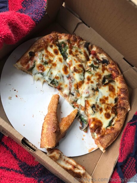 ぽっちゃりブロンドのオンリーファンズ エロ 画像