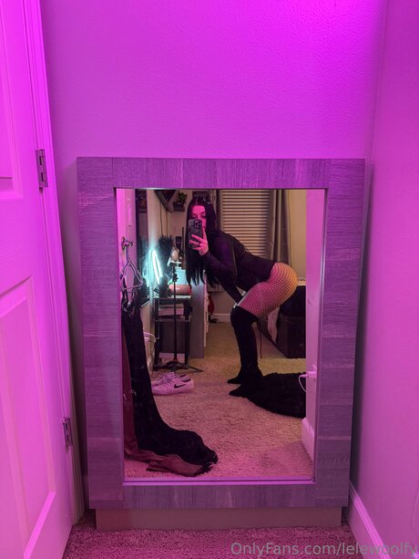 Lelewoolfy 裸の女優 写真