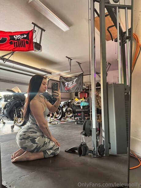 Lelewoolfy ヌードスター 写真