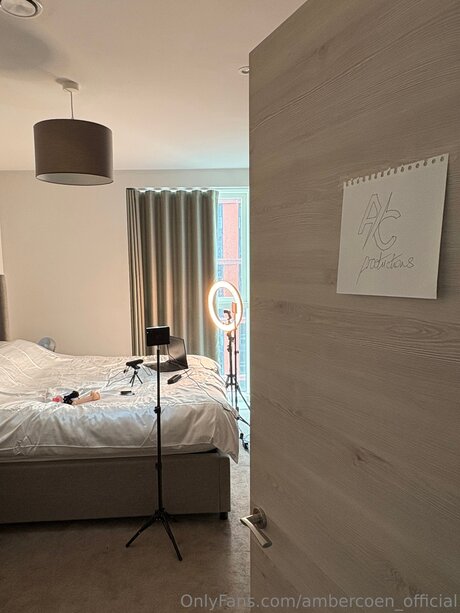 レズビアンマッサージオンリーファンズ エロチック 写真